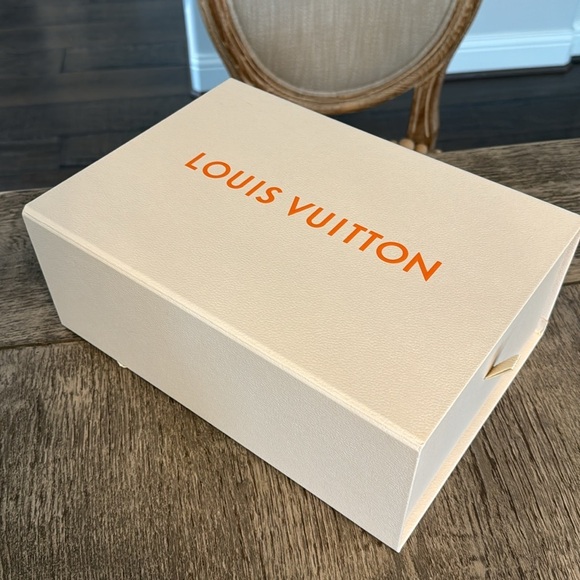 NWOT LOUIS VUITTON FOLDABLE BOX - Picture 15 of 17